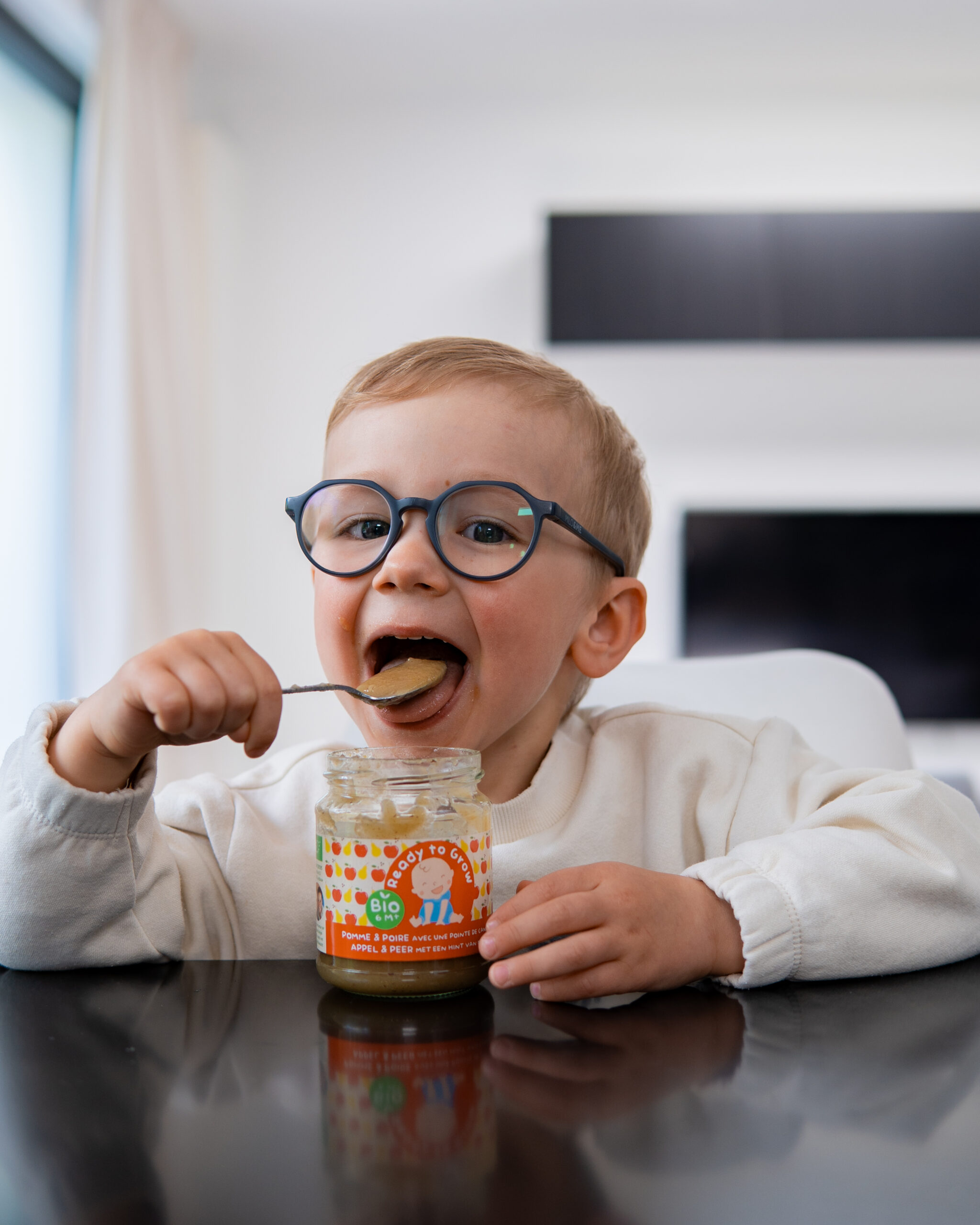 Enfant qui mange un repas Ready to Grow